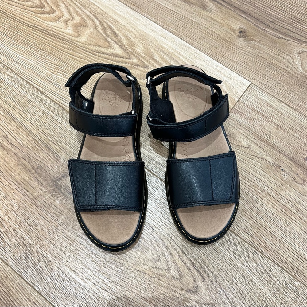 Dr. Martens Air Walk Junior Romi Leather Sandals Youth 4 Excellent Condition